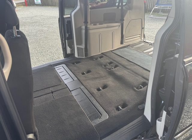 
								2012 DODGE GRAND CARAVAN STO-N-GO, <br> VICTORIA CAR, NO ACCIDENTS full									