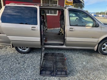 2001 OLDSMOBILE SILHOUETTE VAN <BR> WHEELCHAIR LIFT