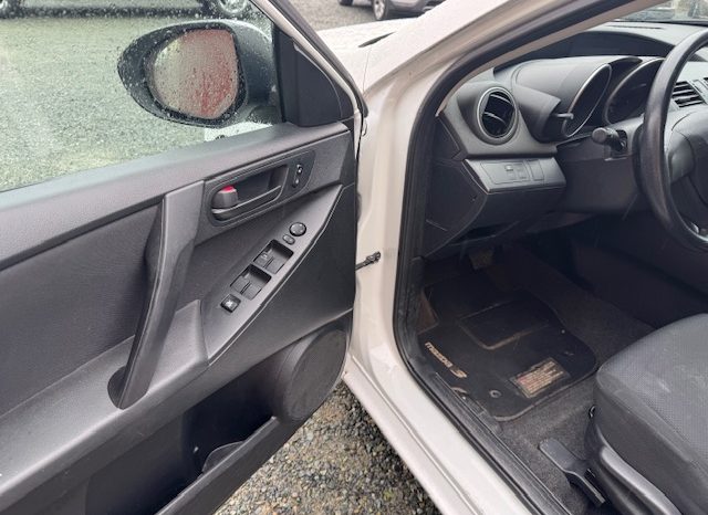 
								2011 MAZDA 3 HATCHBACK <BR> NO ACCIDENTS, BC CAR full									